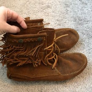 Women’s lace up Minnetonka boots